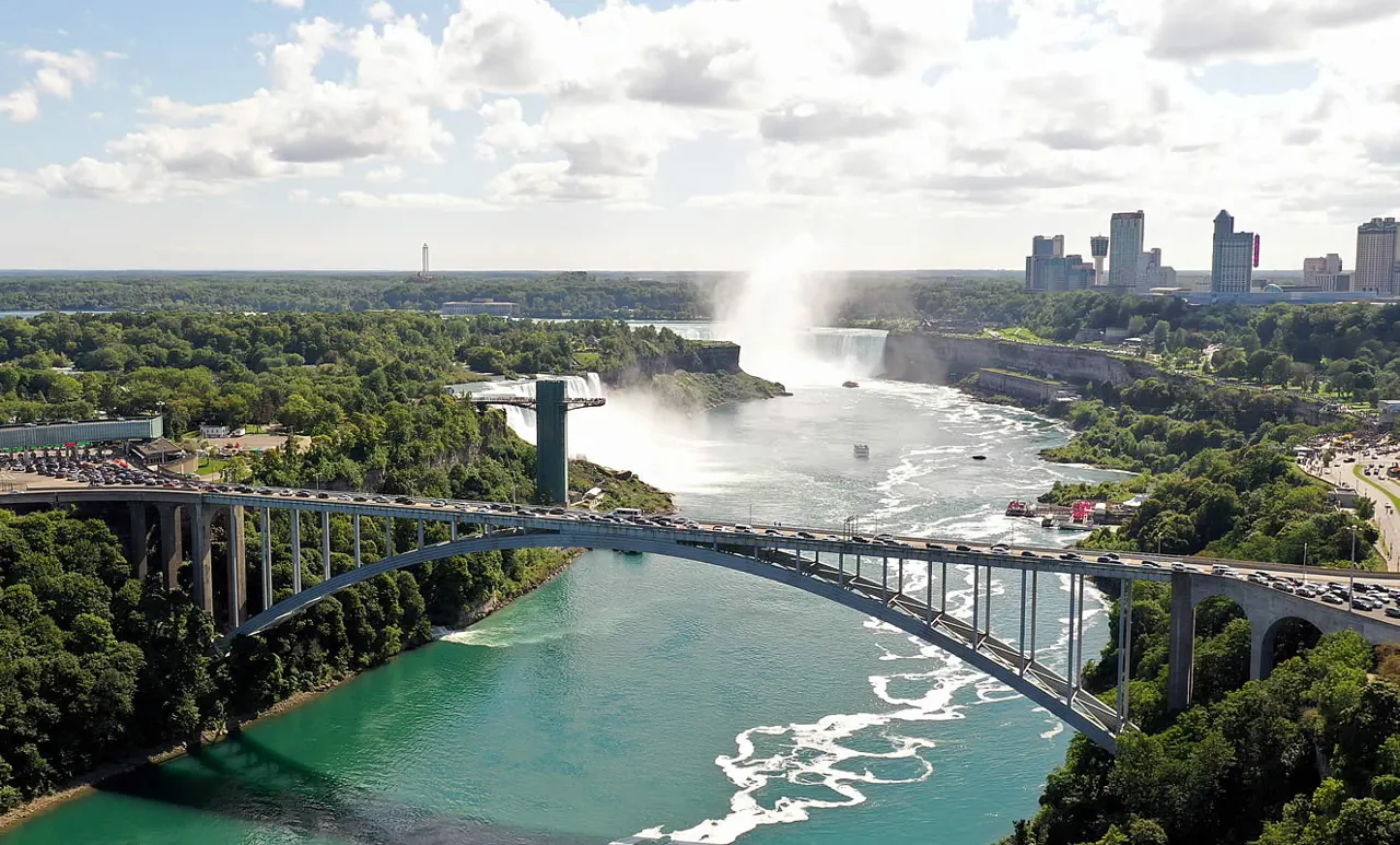🇨🇦 → 🇺🇸 Passer la frontière Canada → USA : tout ce qu’il faut préparer